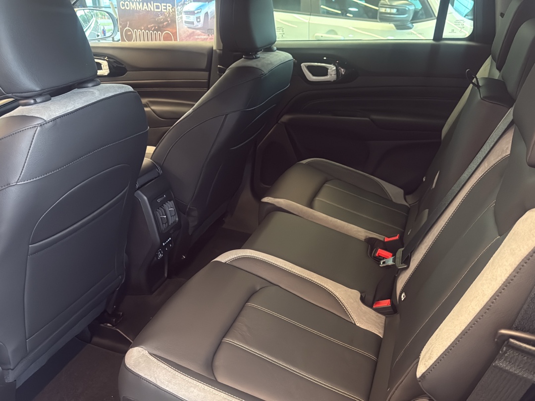 COMMANDER 1.3 T270 TURBO MHEV LIMITED AT65