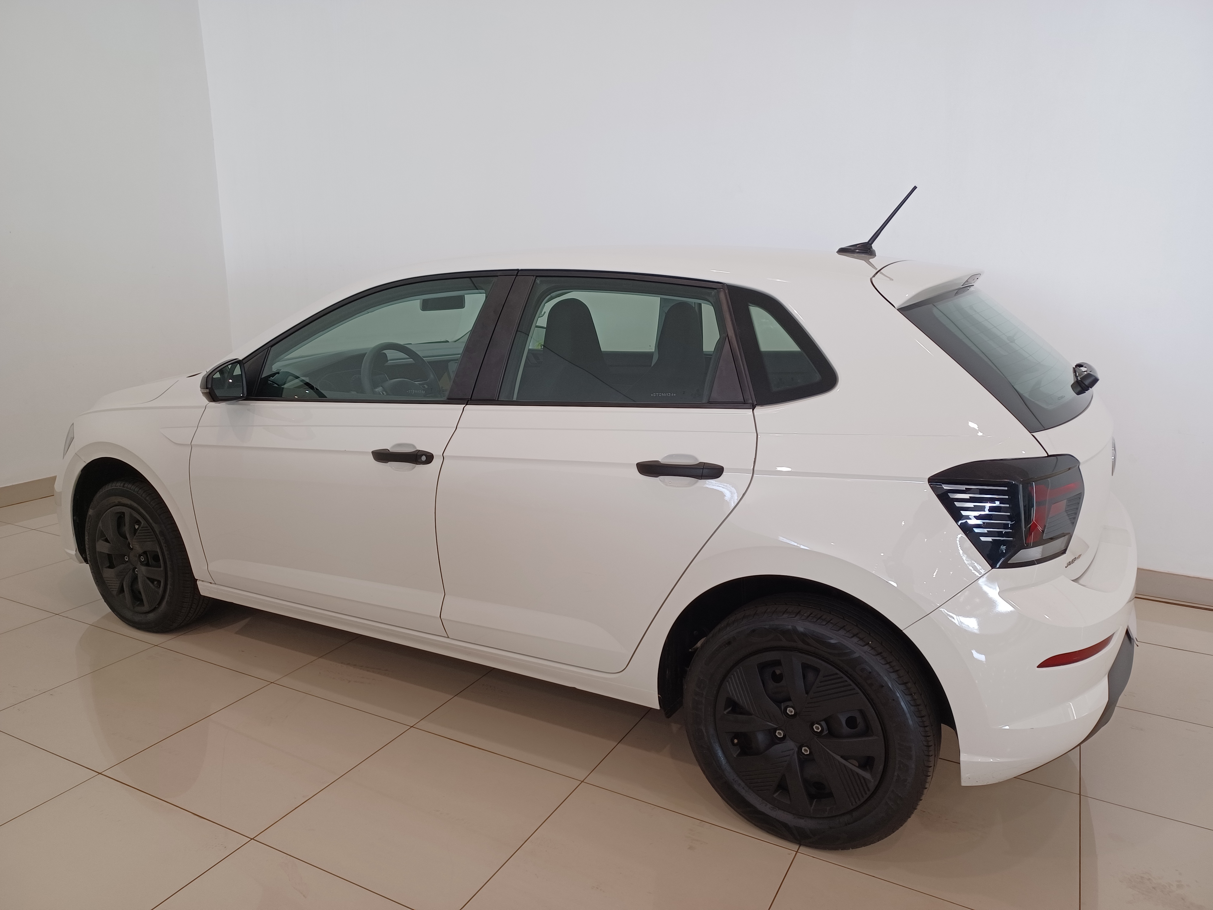 VW - Volkswagen-POLO-1.0 MPI TRACK MANUAL