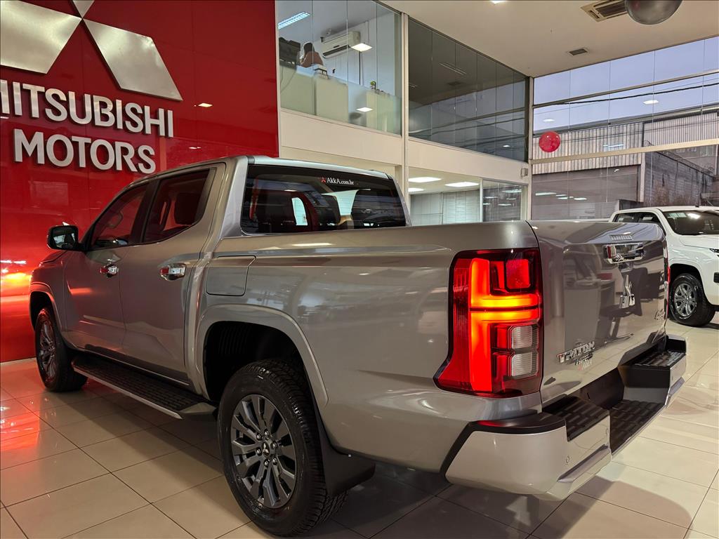 Mitsubishi-TRITON-2.4 BITURBO DIESEL CD HPE-S 4X4 AUTOMÁTICO