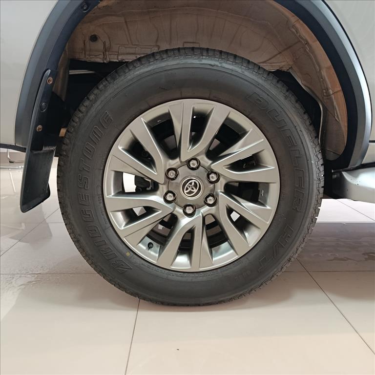 HILUX SW4 2.8 D-4D TURBO DIESEL SRX 7L 4X4 AUTOMÁTICO12