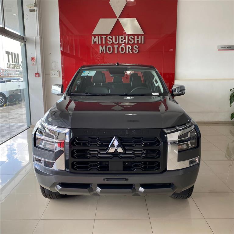 Mitsubishi-TRITON-2.4 BITURBO DIESEL CD HPE 4X4 AUTOMÁTICO