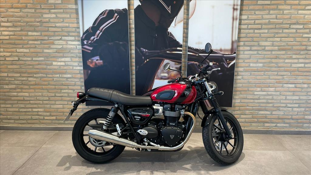 TWIN 900