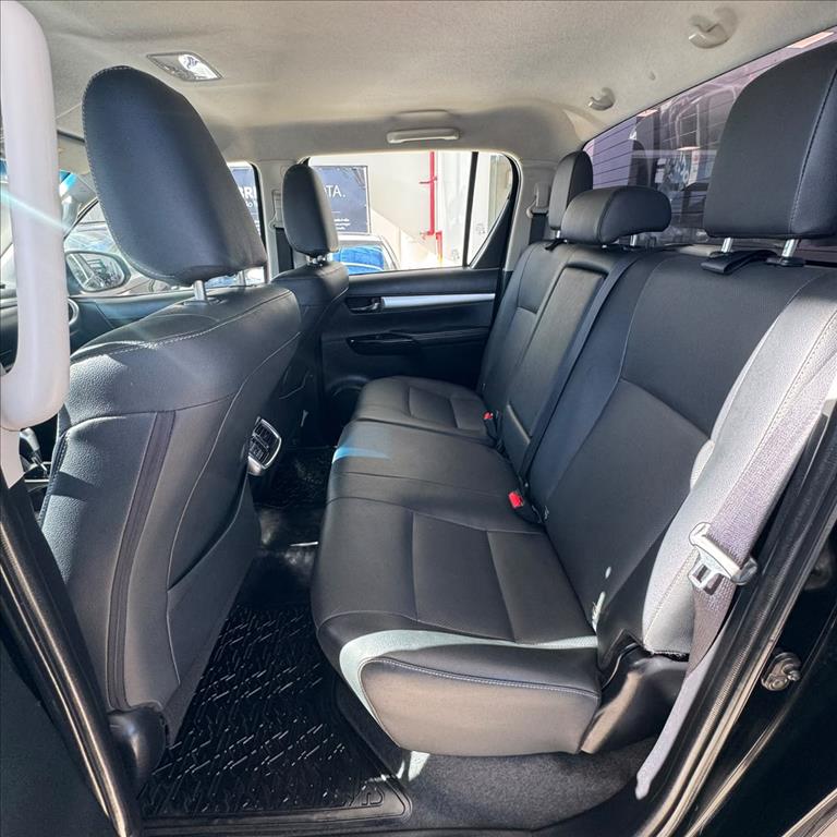 HILUX 2.8 D-4D TURBO DIESEL CD SRX 4X4 AUTOMÁTICO12