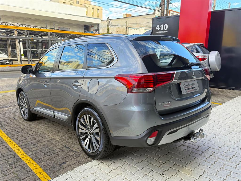 Mitsubishi Outlander - 3.0 MIVEC V6 GASOLINA HPE-S AWD AUTOMÁTICO