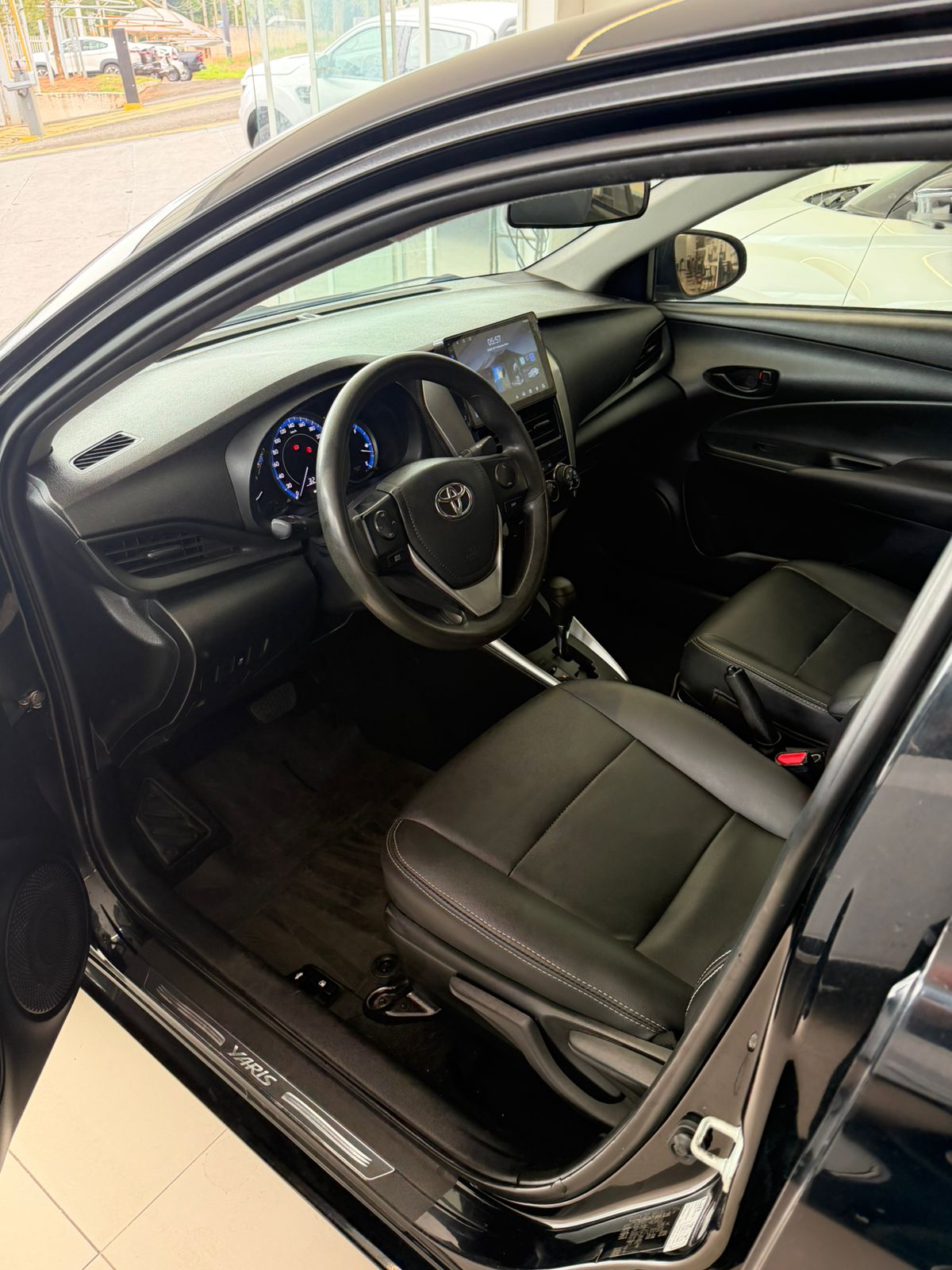 YARIS 1.5 16V FLEX SEDAN XL LIVE MULTIDRIVE8