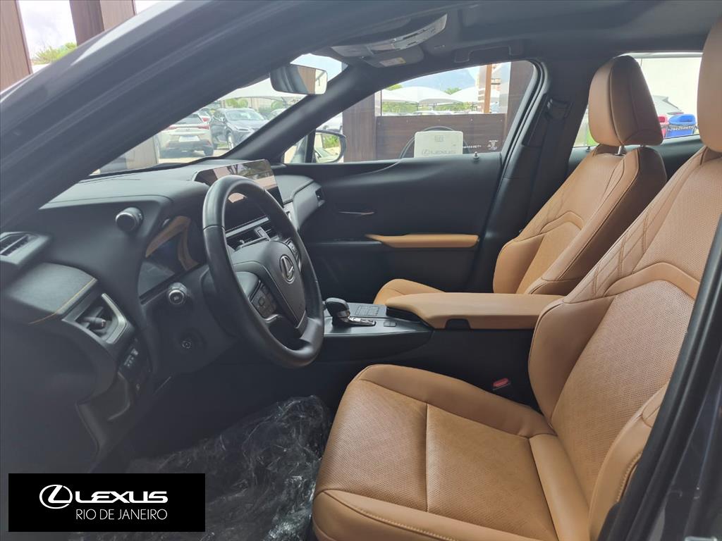UX 300h 2.0 VVT-I HYBRID CVT7