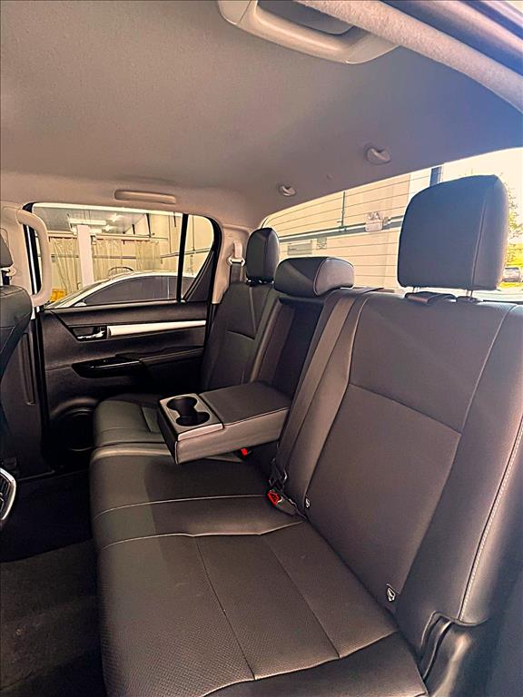 HILUX 2.8 D-4D TURBO DIESEL CD SRX 4X4 AUTOMÁTICO9