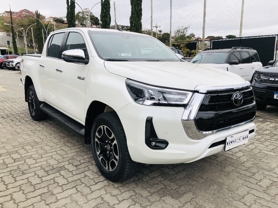 HILUX 2.8 D-4D TURBO DIESEL CD SRX 4X4 AUTOMÁTICO