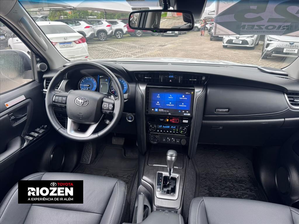 HILUX SW4 2.8 D-4D TURBO DIESEL SRX PLATINUM 7L 4X4 AUTOMÁTICO6