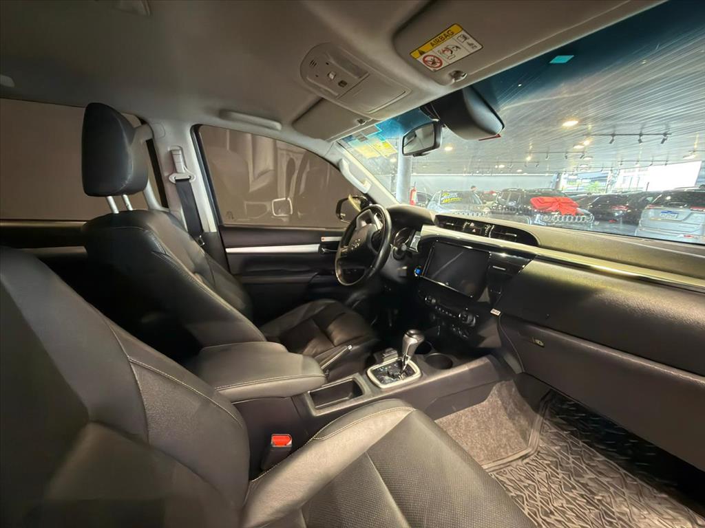 HILUX 2.8 D-4D TURBO DIESEL CD SRX 4X4 AUTOMÁTICO4