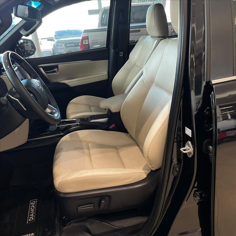 HILUX SW4 2.8 D-4D TURBO DIESEL SRX 7L 4X4 AUTOMÁTICO3