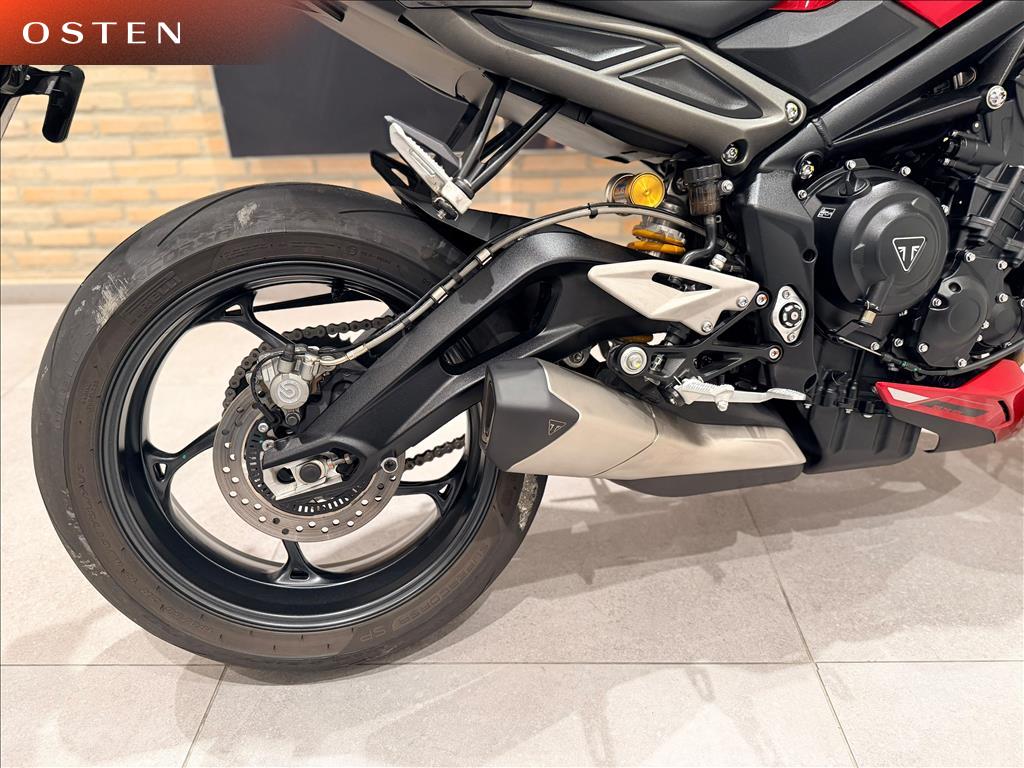 TRIUMPH-STREET-TRIPLE 765 RS