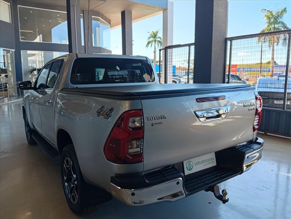 HILUX 2.8 D-4D TURBO DIESEL CD SRX 4X4 AUTOMÁTICO4