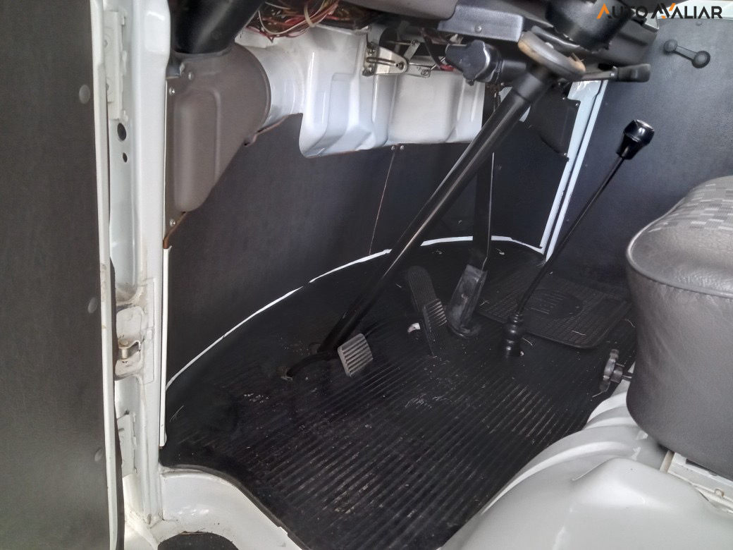 KOMBI 1.6 STD 8V GASOLINA 3P MANUAL19
