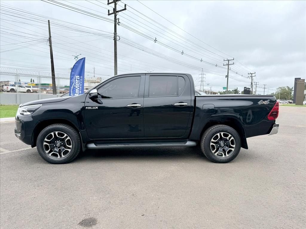 Toyota-HILUX-2.8 D-4D TURBO DIESEL CD SRV 4X4 AUTOMÁTICO