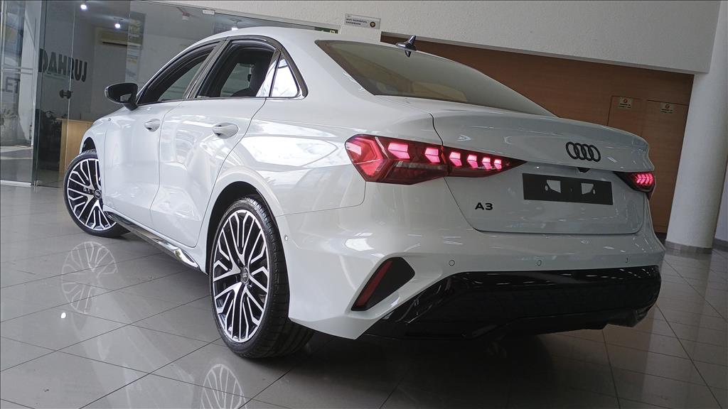 A3 2.0 40 TFSI GASOLINA SEDAN PERFORMANCE BLACK S-TRONIC3
