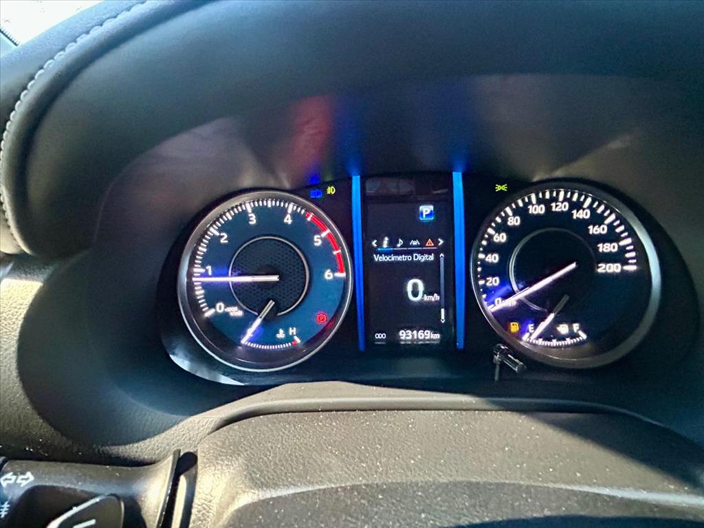 Toyota-HILUX SW4-2.8 D-4D TURBO DIESEL SRX 7L 4X4 AUTOMÁTICO