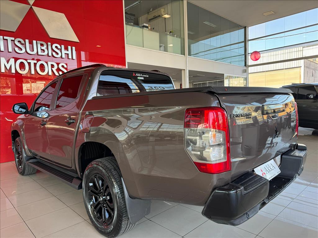 Mitsubishi-L200 TRITON-2.4 16V TURBO DIESEL SPORT HPE-S CD 4P 4X4 AUTOMÁTICO