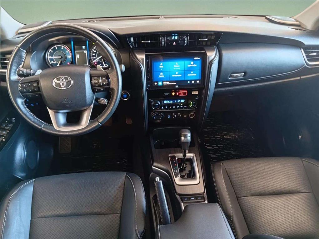 HILUX SW4 2.8 D-4D TURBO DIESEL SRX PLATINUM 7L 4X4 AUTOMÁTICO7