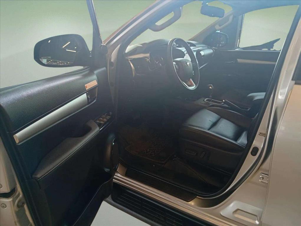 HILUX 2.8 D-4D TURBO DIESEL CD SRV 4X4 AUTOMÁTICO10