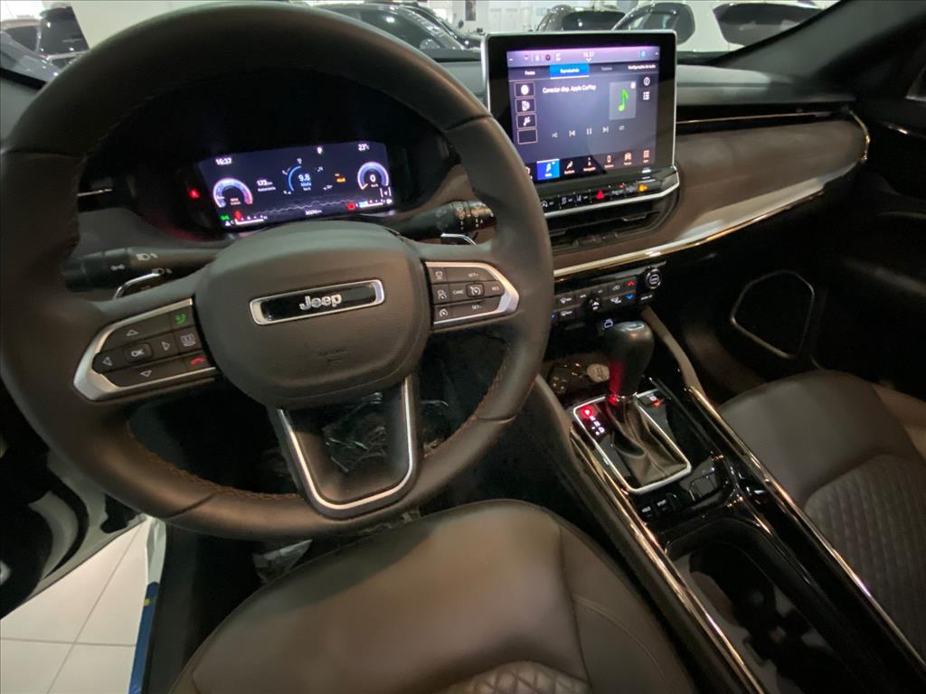 COMMANDER 1.3 T270 TURBO FLEX OVERLAND AT68