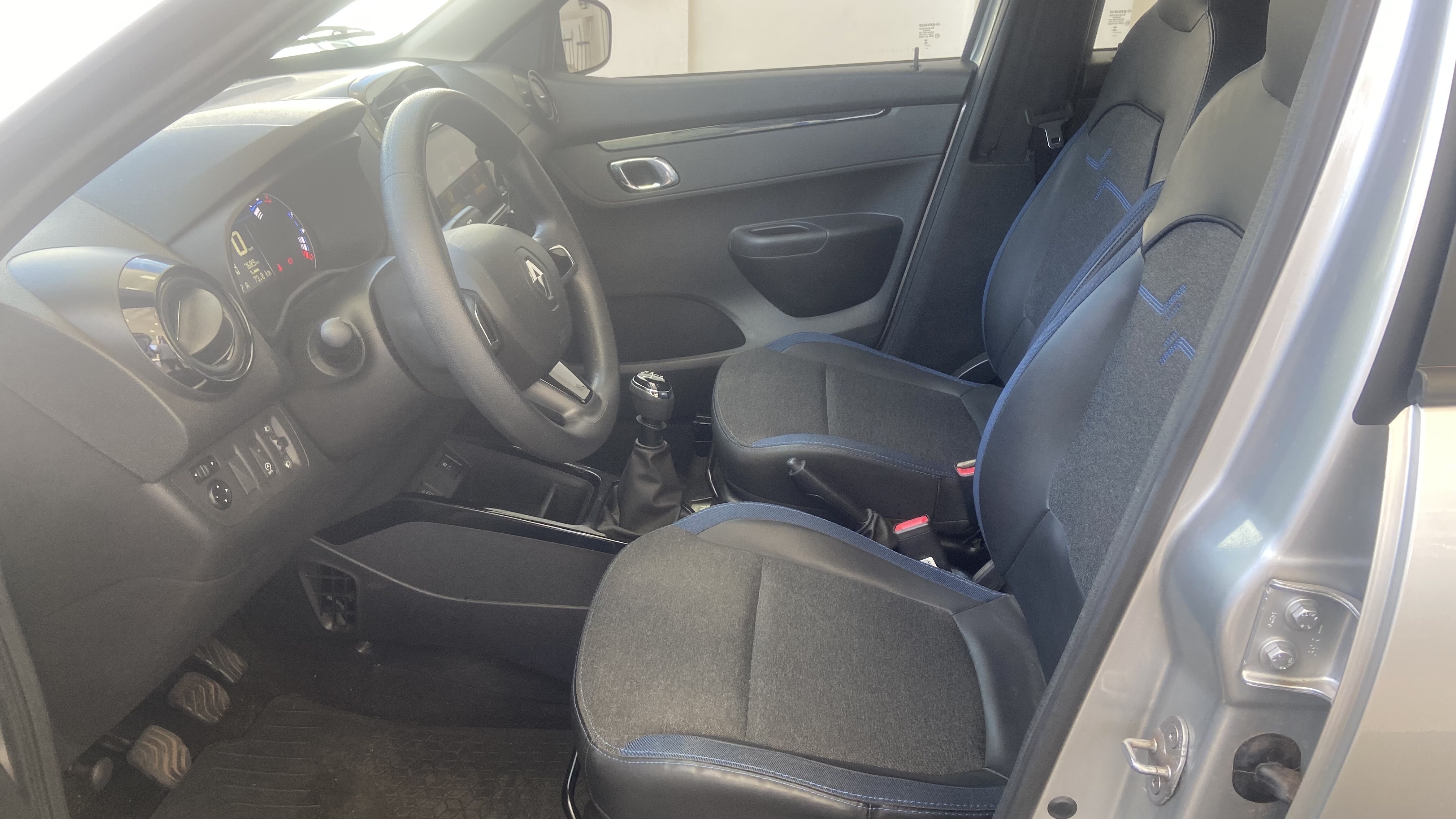 Renault-KWID-1.0 12V SCE FLEX INTENSE MANUAL