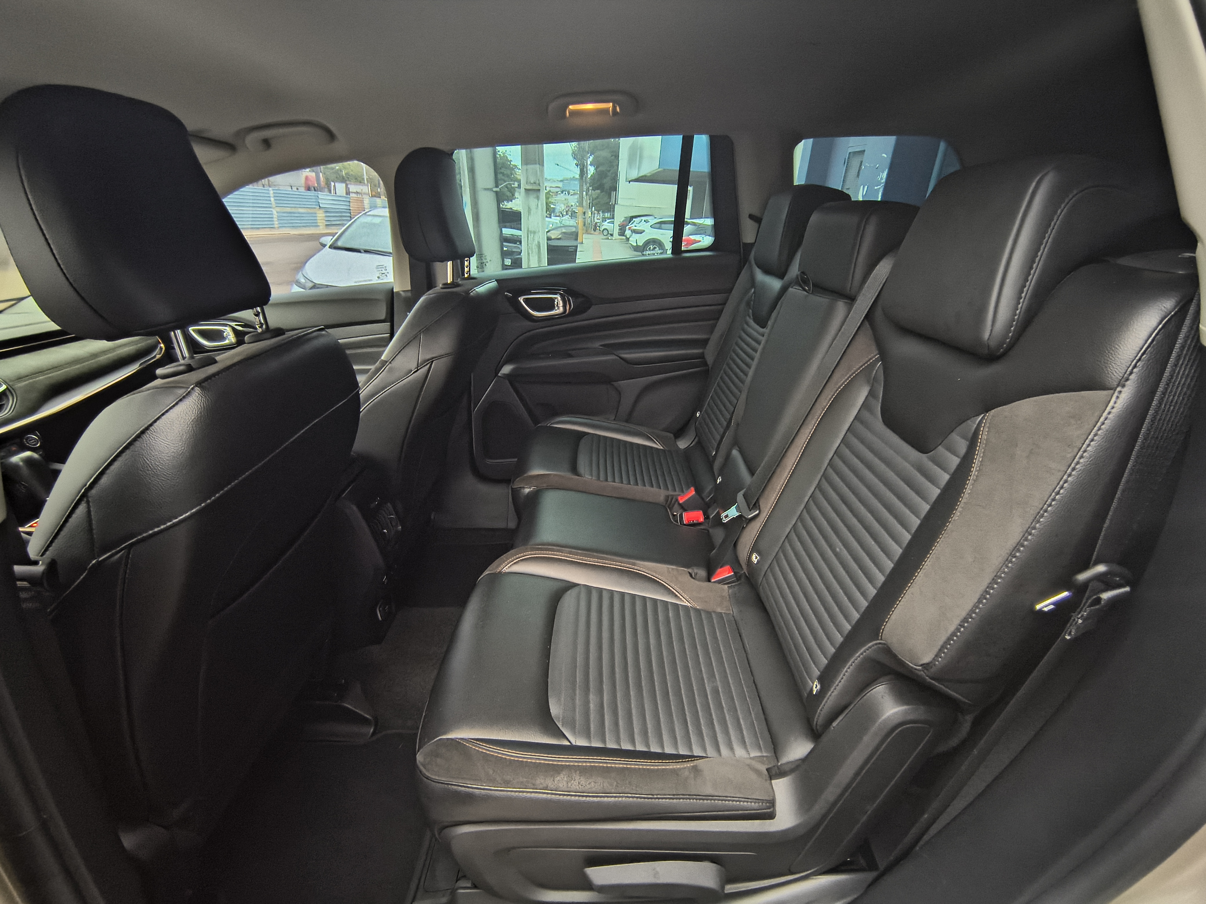 Jeep-COMMANDER-1.3 T270 TURBO FLEX LIMITED AT6