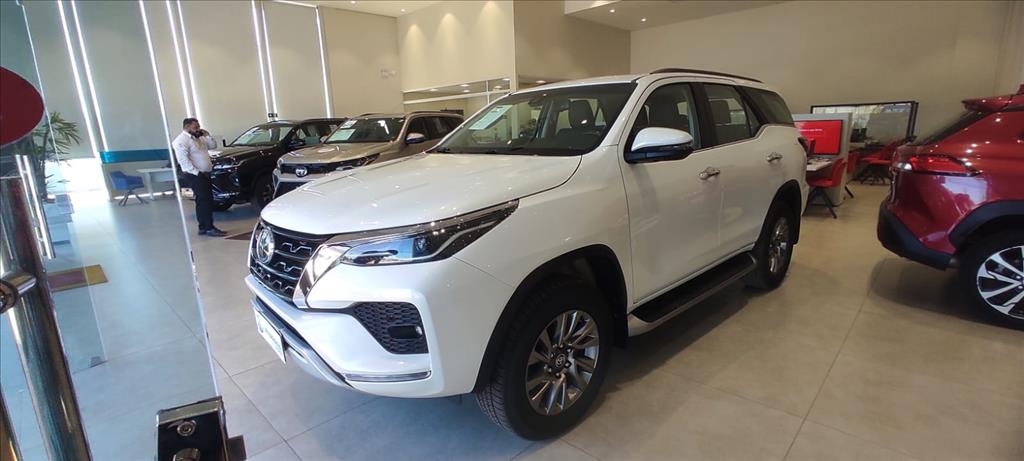 HILUX SW4 2.8 D-4D TURBO DIESEL SRX 4X4 AUTOMÁTICO4