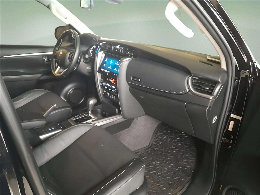 HILUX SW4 2.8 D-4D TURBO DIESEL SRX 7L 4X4 AUTOMÁTICO12