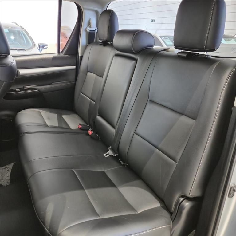 HILUX 2.8 D-4D TURBO DIESEL CD SR 4X4 AUTOMÁTICO14