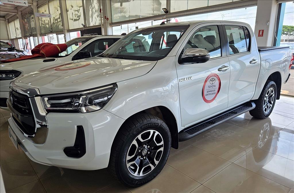 HILUX 2.8 D-4D TURBO DIESEL CD SRX 4X4 AUTOMÁTICO