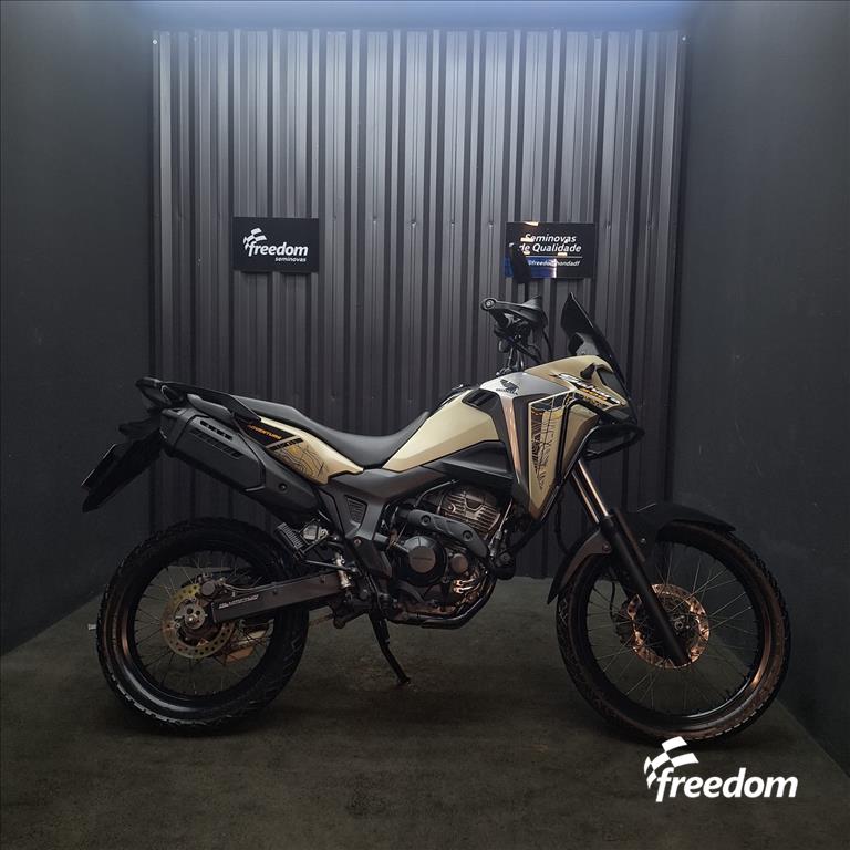 Moto HONDA do modelo XRE 300 ADVENTURE 2024/2024