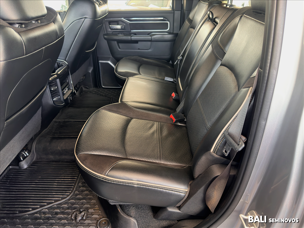 3500 6.7 I6 TURBO DIESEL LARAMIE NIGHT EDITION CD 4X4  AUTOMÁTICO13