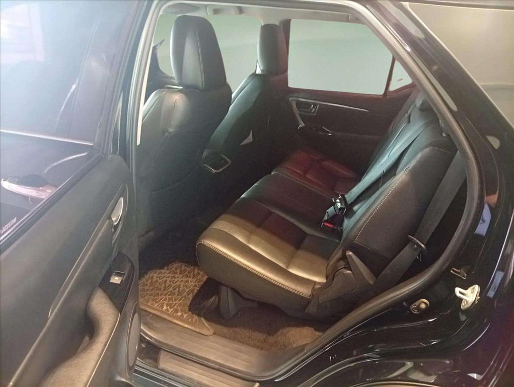 HILUX SW4 2.8 D-4D TURBO DIESEL SRX 7L 4X4 AUTOMÁTICO11