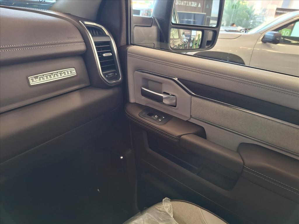 2500 6.7 I6 TURBO DIESEL LARAMIE CD 4X4 AUTOMÁTICO11