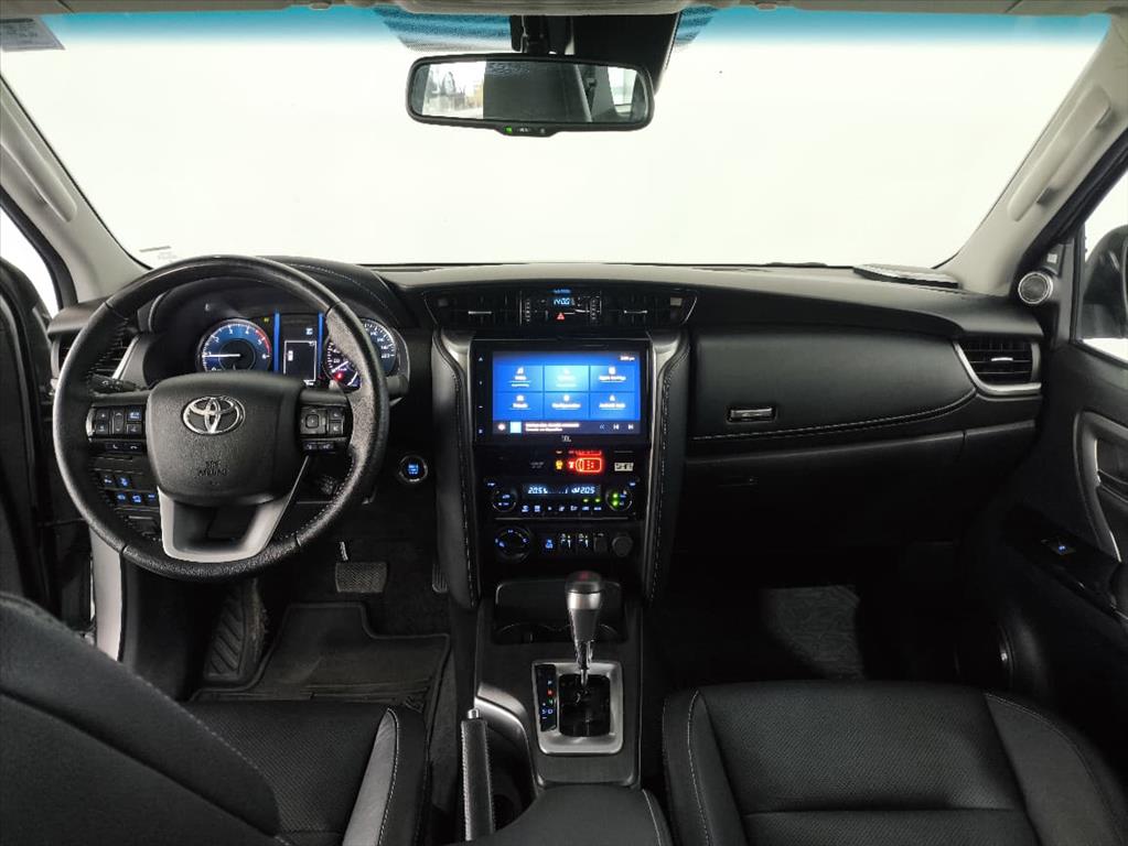 HILUX SW4 2.8 D-4D TURBO DIESEL SRX 7L 4X4 AUTOMÁTICO7