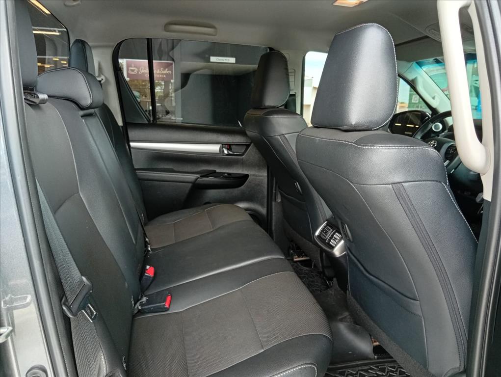 HILUX 2.8 D-4D TURBO DIESEL CD SRX 4X4 AUTOMÁTICO5