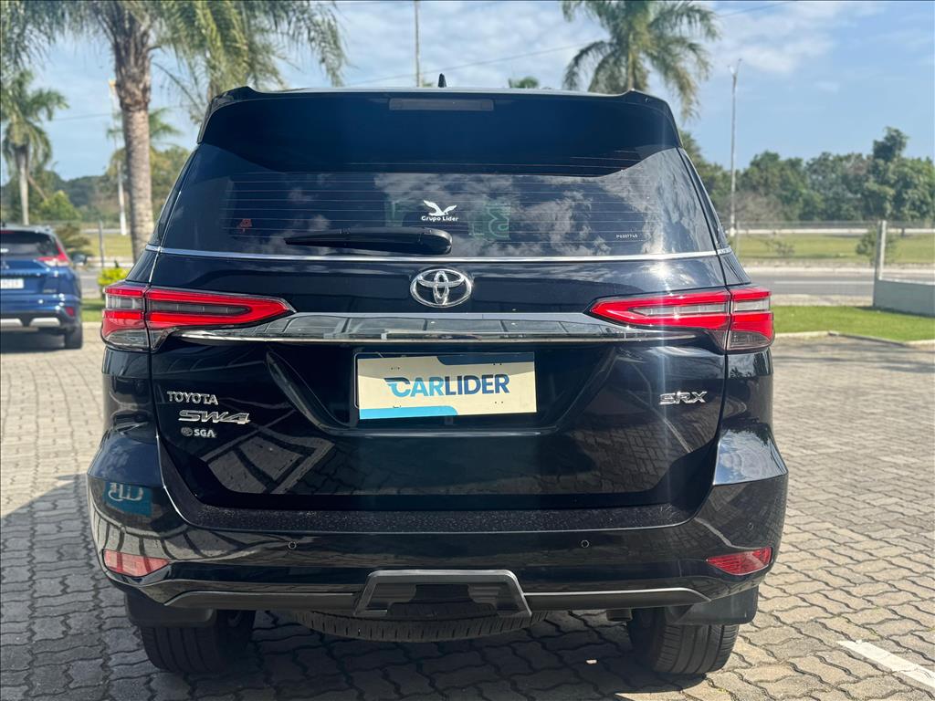 HILUX SW4 2.8 D-4D TURBO DIESEL SRX 7L 4X4 AUTOMÁTICO