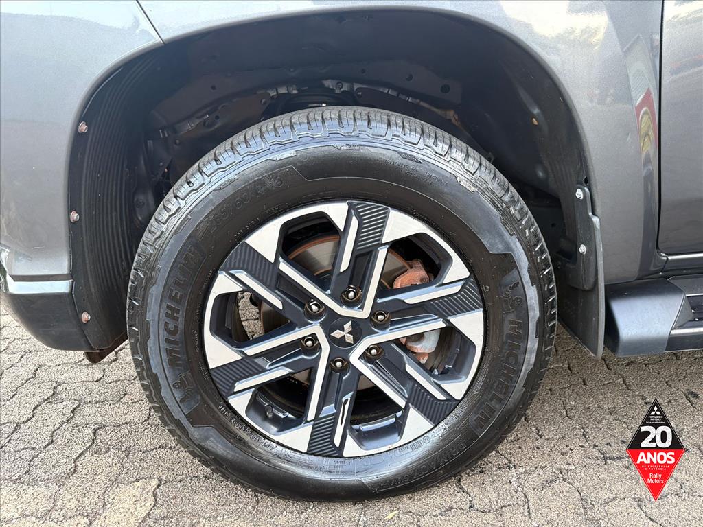 Mitsubishi-L200 TRITON-2.4 16V TURBO DIESEL SPORT HPE-S CD 4P 4X4 AUTOMÁTICO