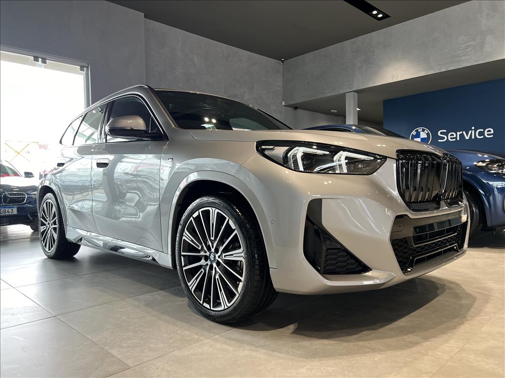 iX1 ELÉTRICO XDRIVE30 M SPORT3