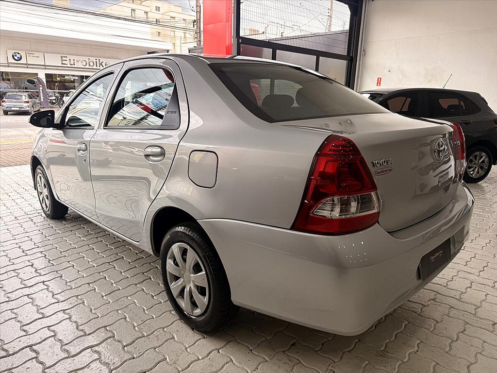 Toyota Etios - 1.5 X SEDAN 16V FLEX 4P MANUAL