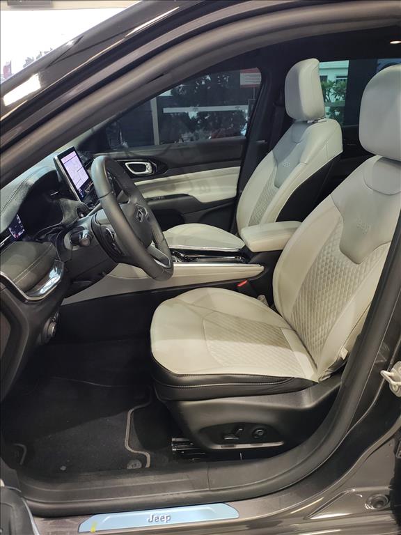 COMMANDER 1.3 T270 TURBO FLEX OVERLAND AT65