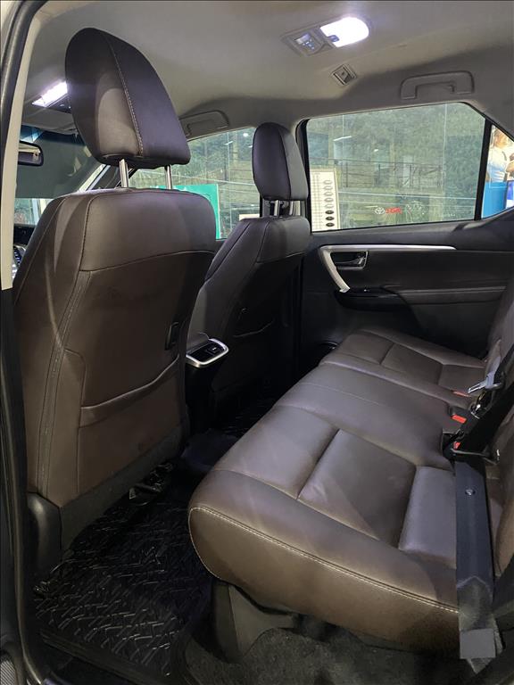 HILUX SW4 2.8 SRX 4X4 7 LUGARES 16V TURBO INTERCOOLER DIESEL 4P AUTOMÁTICO HILUX SW4 2.8 SRX 4X4 7 LUGARES 16V TURBO INTERCOOLER DIESEL 4P AUTOMÁTICO