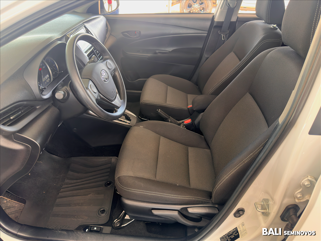 YARIS 1.5 16V FLEX SEDAN XL LIVE MULTIDRIVE8