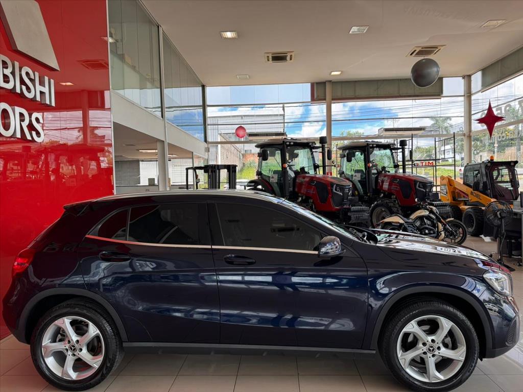 Mercedes-Benz-GLA 200-1.6 CGI FLEX ADVANCE 7G-DCT