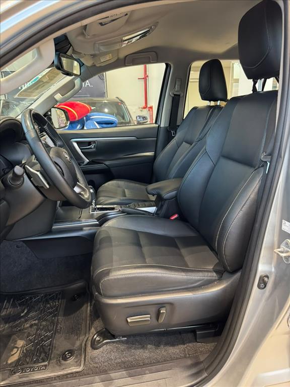 HILUX SW4 2.8 D-4D TURBO DIESEL SRX 7L 4X4 AUTOMÁTICO8