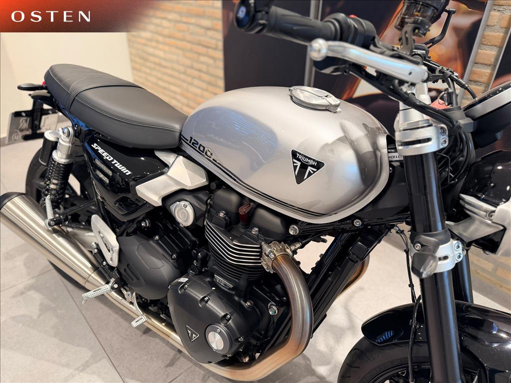 TRIUMPH-SPEED-TWIN