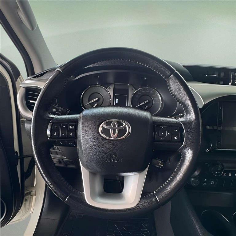 HILUX 2.8 D-4D TURBO DIESEL CD SR 4X4 AUTOMÁTICO10