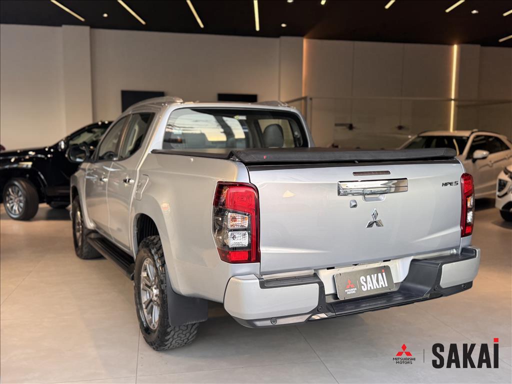 Mitsubishi-L200 TRITON-2.4 16V TURBO DIESEL SPORT HPE-S CD 4P 4X4 AUTOMÁTICO