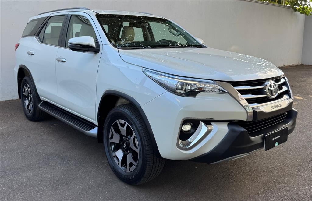HILUX SW4 2.8 SRX DIAMOND 4X4 7 LUGARES 16V TURBO INTERCOOLER DIESEL 4P AUTOMÁTICO2